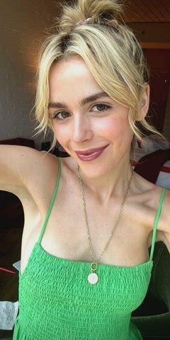 Armpits Belly Button Body Cleavage Kiernan Shipka gif