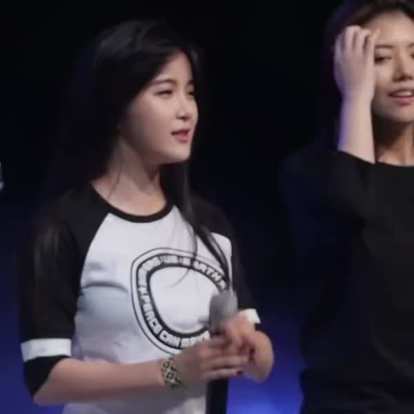 140905 Hyunyoung tongue (Night after night) crop