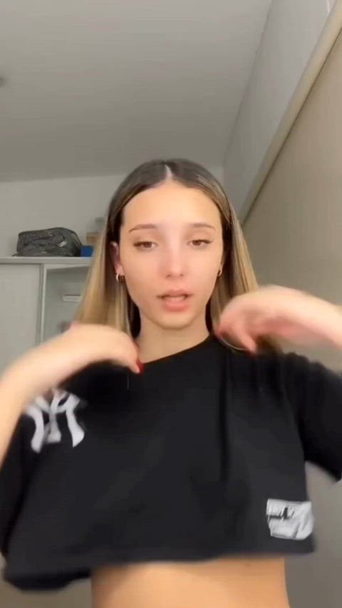 r/nipslip_voyeur_tiktok #141