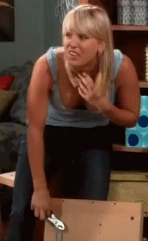 celebrity cleavage kaley cuoco gif