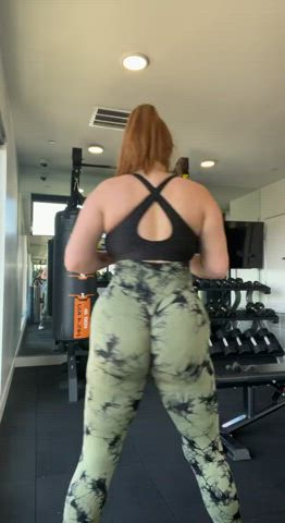 big ass bouncing gym redhead thick yoga pants gif