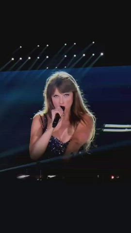 blonde boobs taylor swift gif