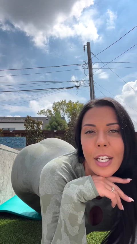 rachel starr yoga yoga pants gif