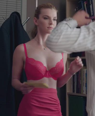 Betty Gilpin - Nurse Jackie