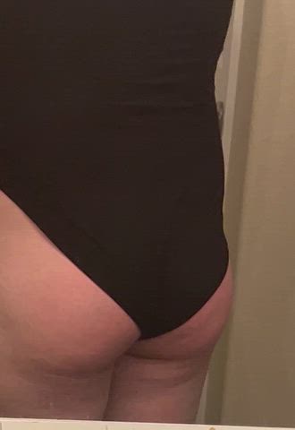 I'm looking for someone to ruin my ass. Any takers? :3