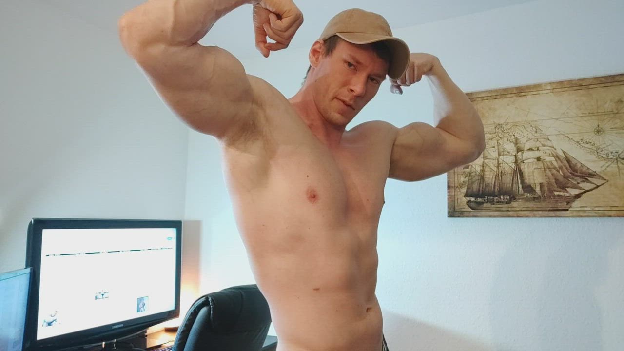 6'6" Cocky German Muscle God. Flexing. Huge Feet. Bulge. Macro. Hypno. Link