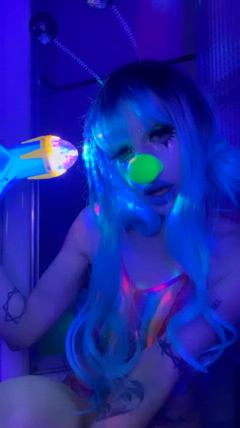 Alien Space Cadet Clowngirl Reporting for Duty ! 🤡🔫✨