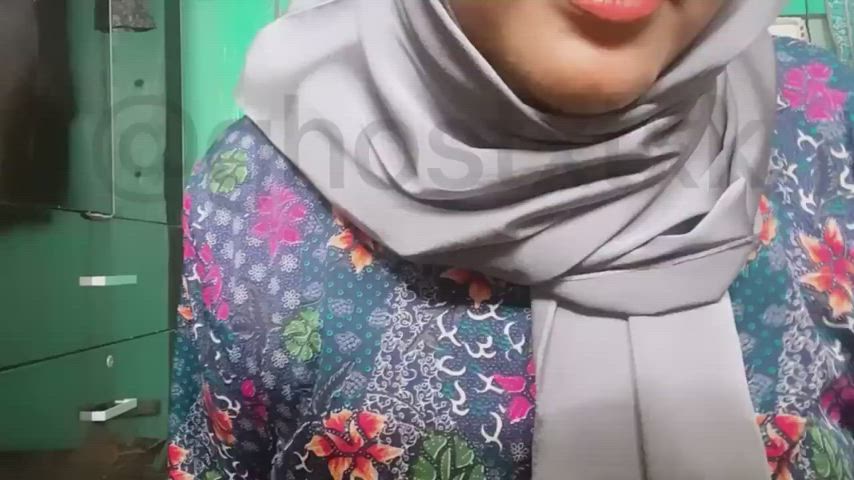 hijab malaysian teacher gif