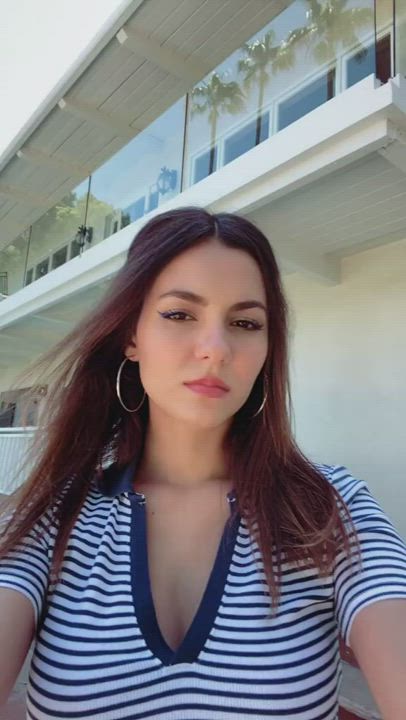 Cleavage Dancing Victoria Justice gif