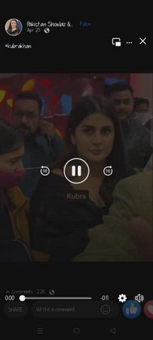 Kubra khan showing bra and cleavage in public!! 🔥🔥 Lagta hai hotel mein sex