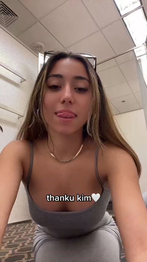 big ass dressing room tiktok real-girls-on-tiktok gif