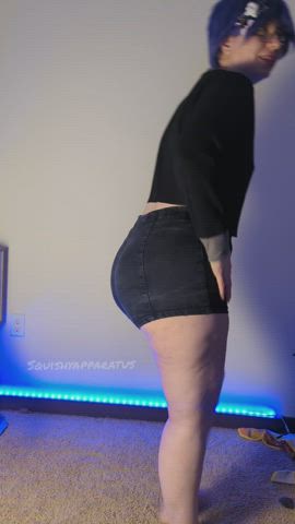 Here's a nice pale booty for your enjoyment