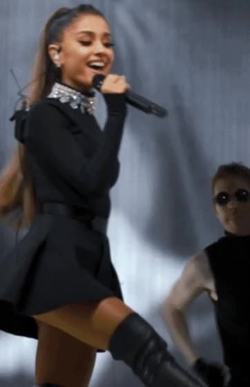 (200295) Ariana Grande Booty