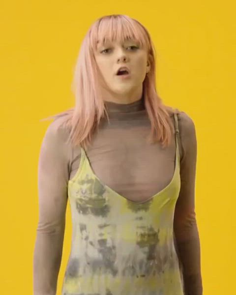 celebrity maisie williams small tits tits celebs gif