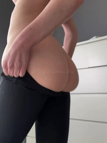 amateur ass booty brunette teen thighs wedgie yoga pants gif