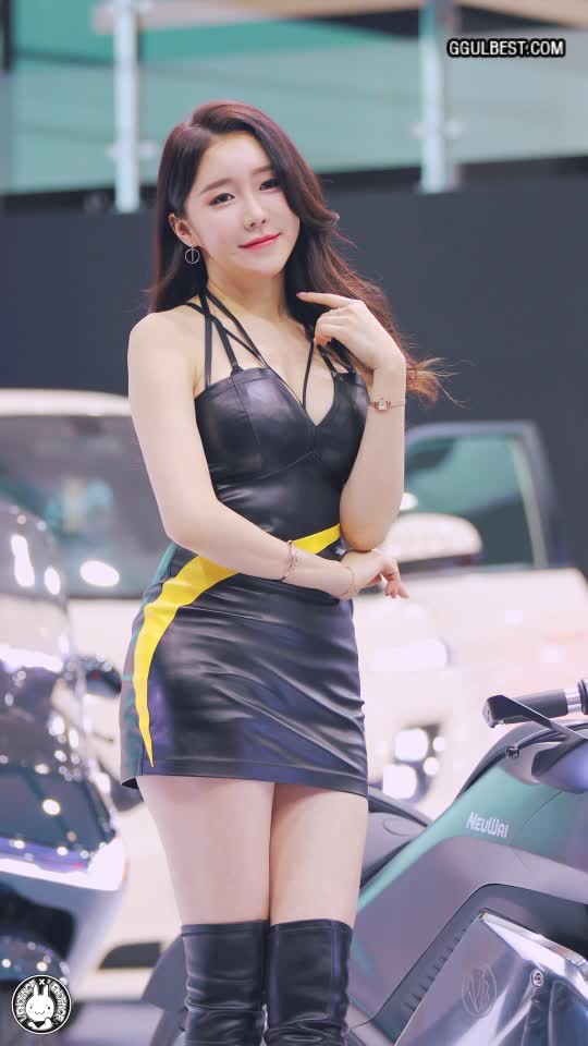 Racing Model Min Chaeyun Sleeveless Dress .gif