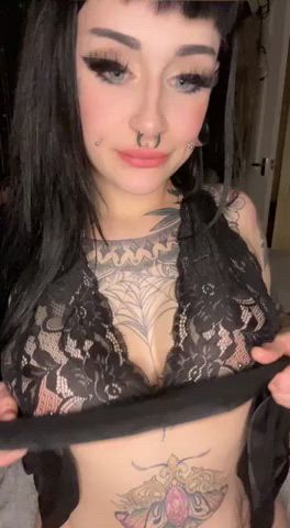 My first post here! I hope you enjoy my titties 🖤
