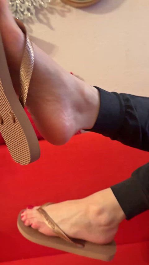 feet foot fetish sandals flip-flops-fetish gif