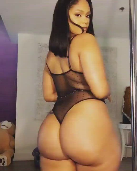 Lusty phat ass; inviting you to eat!!