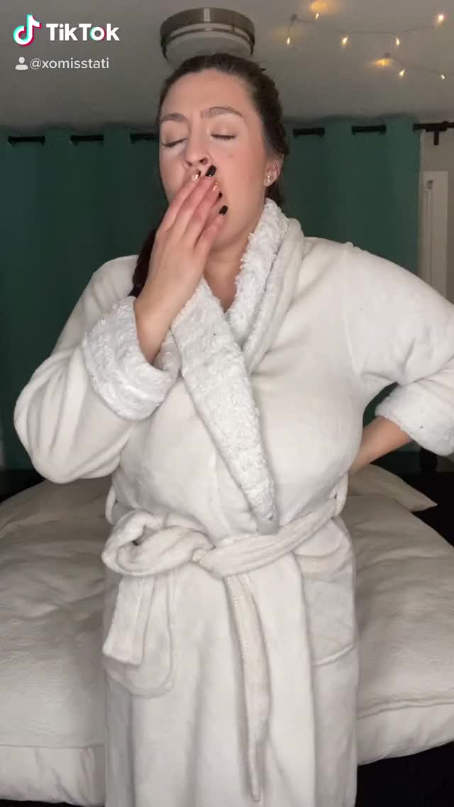WAIT FOR IT ... (her free content in the comments )