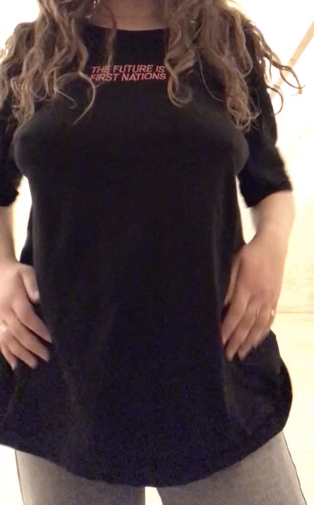 Baggy shirt titty drop