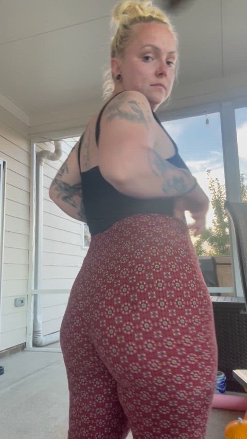 ass blonde booty bubble butt onlyfans outdoor pawg tease thick white girl thick-booty