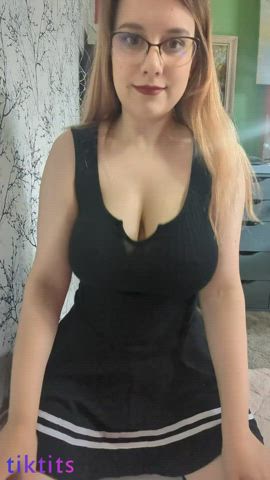 19 Years Old Big Tits Glasses Natural Tits Shaking Teen TikTok gif