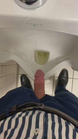 Nothing like a hands free piss