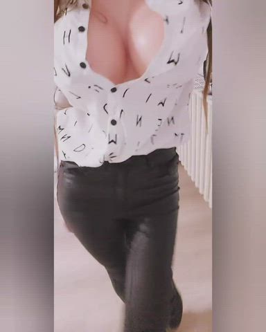 big tits boobs clothed dancing egirl leather onlyfans gif