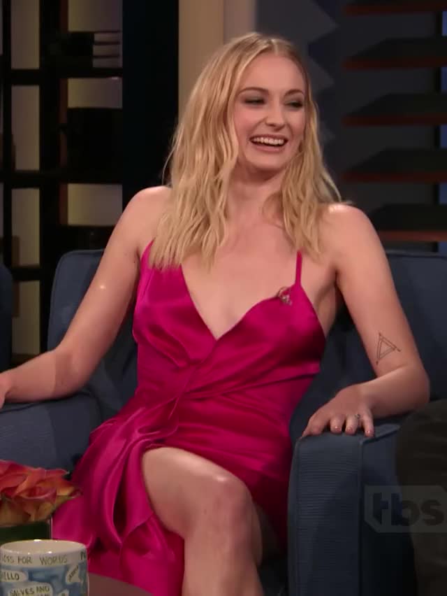 Sophie Turner - Conan - 2019.06.05 - 05a (1)