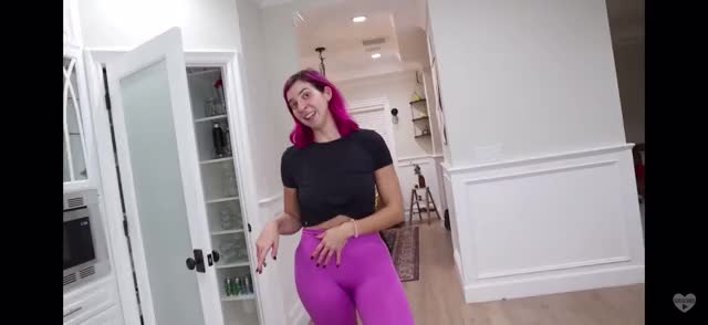 Gabbie Hanna Bouncing Her Phat Ass