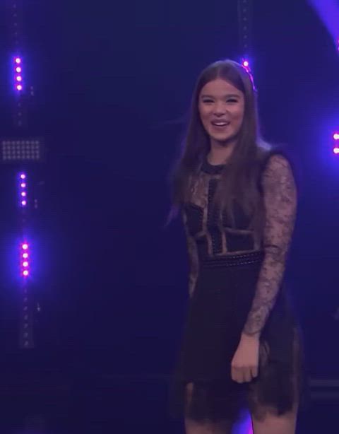 celebrity hailee steinfeld sexy gif