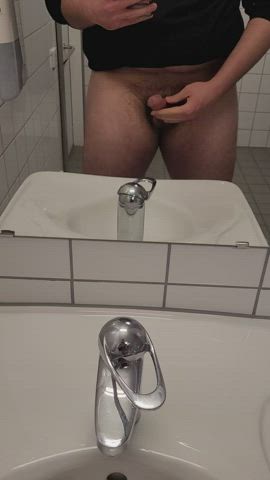 Huge cumshot in school bathroom