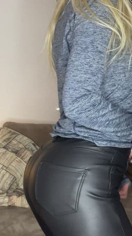 Those leatherpants were just too tight - had to take them off.. enjoy the view