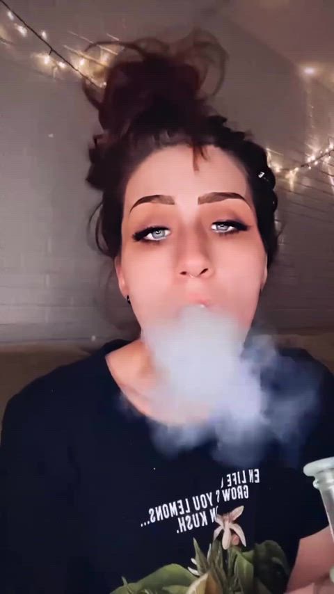 amateur babe cute homemade party smoking solo tease vaping after party blowing-clouds