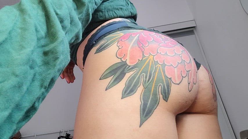 ass big ass bubble butt onlyfans pawg striptease tattoo tease gif