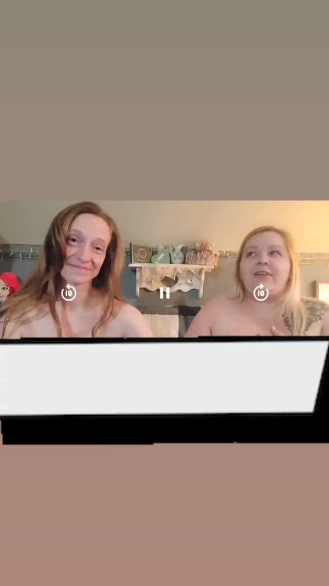 bisexual girlfriends lesbian fair-haired group-of-nude-girls natural-tits onlyfans-creators