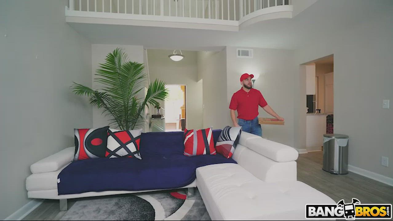 Pizza Guy Caught in 4K