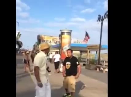 Street vendor ko's bully with one punch