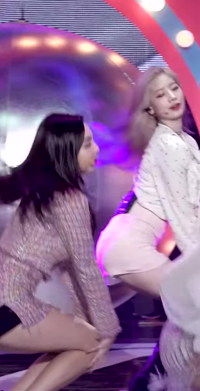 Twice - Nayeon & Dahyun 181117