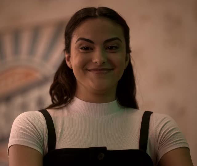 Camila Mendes