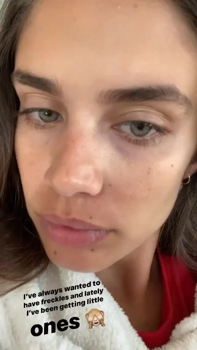 Sara Sampaio gif