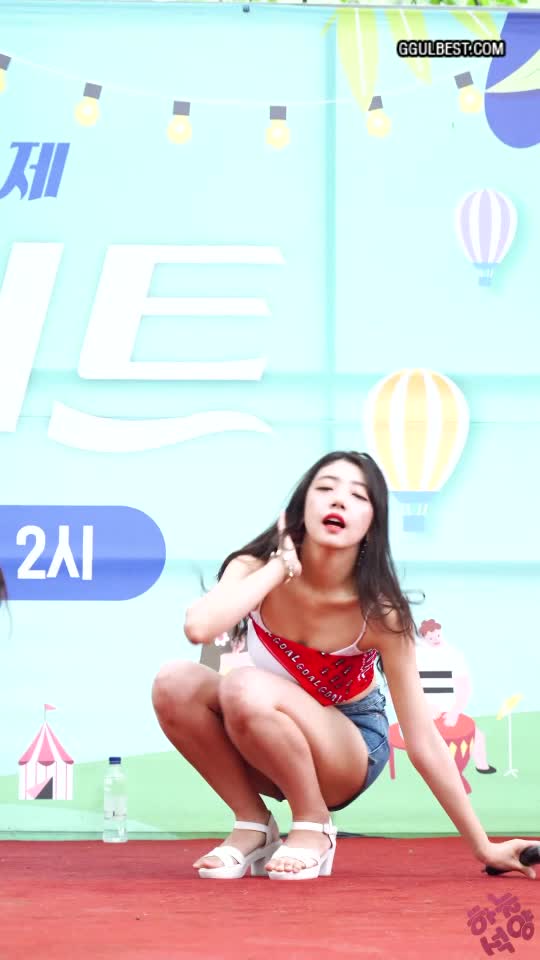 dance team Cheoeumcheoreom Yujin Blue Shorts .gif