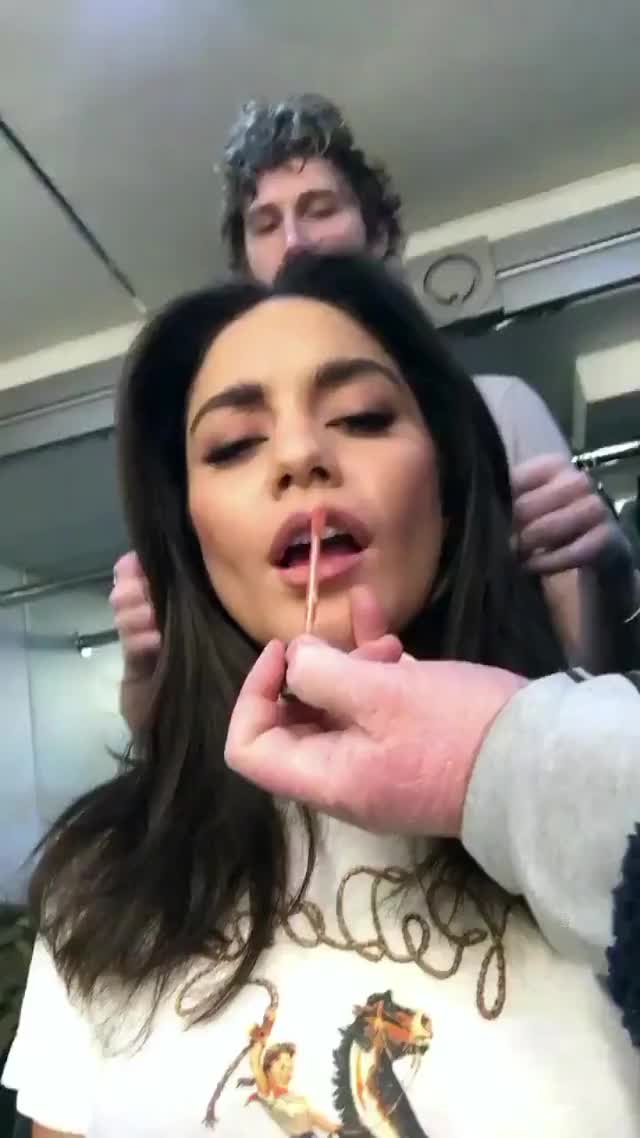 Vanessa Hudgens IG Glamup Lipgloss