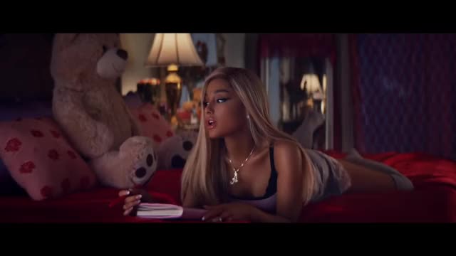 gif 1 ariana