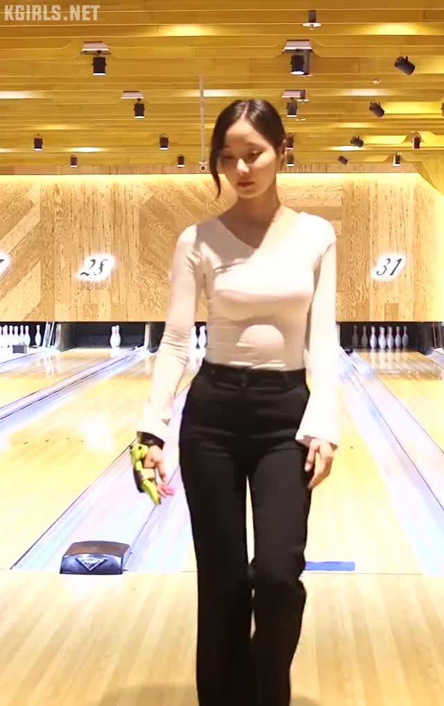 yeonwoo-momoland-bowling-6-www.kgirls.net