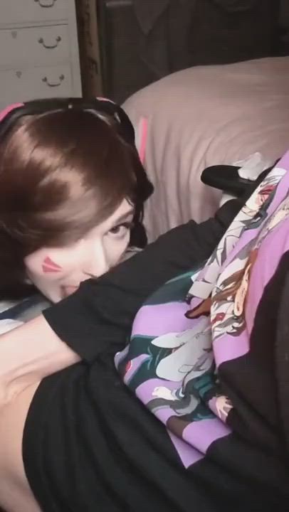 D.Va cosplayer sucking dude off while he’s gaming