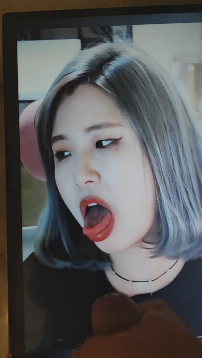 Hachubby stuck her tongue out to get my cum