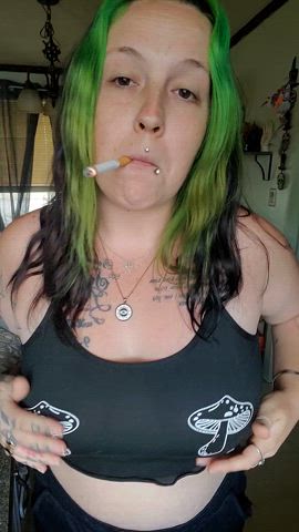 amateur big tits chubby milf masturbating onlyfans smoking tits goth-girls gif