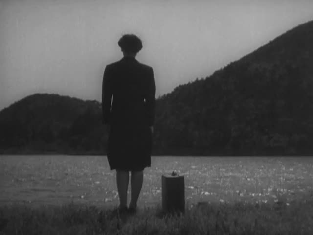 No-Regrets-for-Our-Youth-1946-GIF-01-setsuko-hara-lake